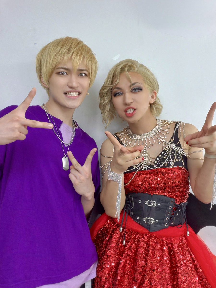 utsumi_Ta1's tweet photo. #舞台ペパロニヴァンパイア
本日もご観劇ありがとうございました。
本日で10公演終了！早すぎる！！
大切に大切に生きていきます。

ローリと✌️
舞台上ではあんなこと言ってますが
後では僕が言ったことにゲラゲラ笑ってくれる大好きなママです🧛‍♂️
 #コリンズJr.  #ローリ https://t.co/3NnRIHMy5M