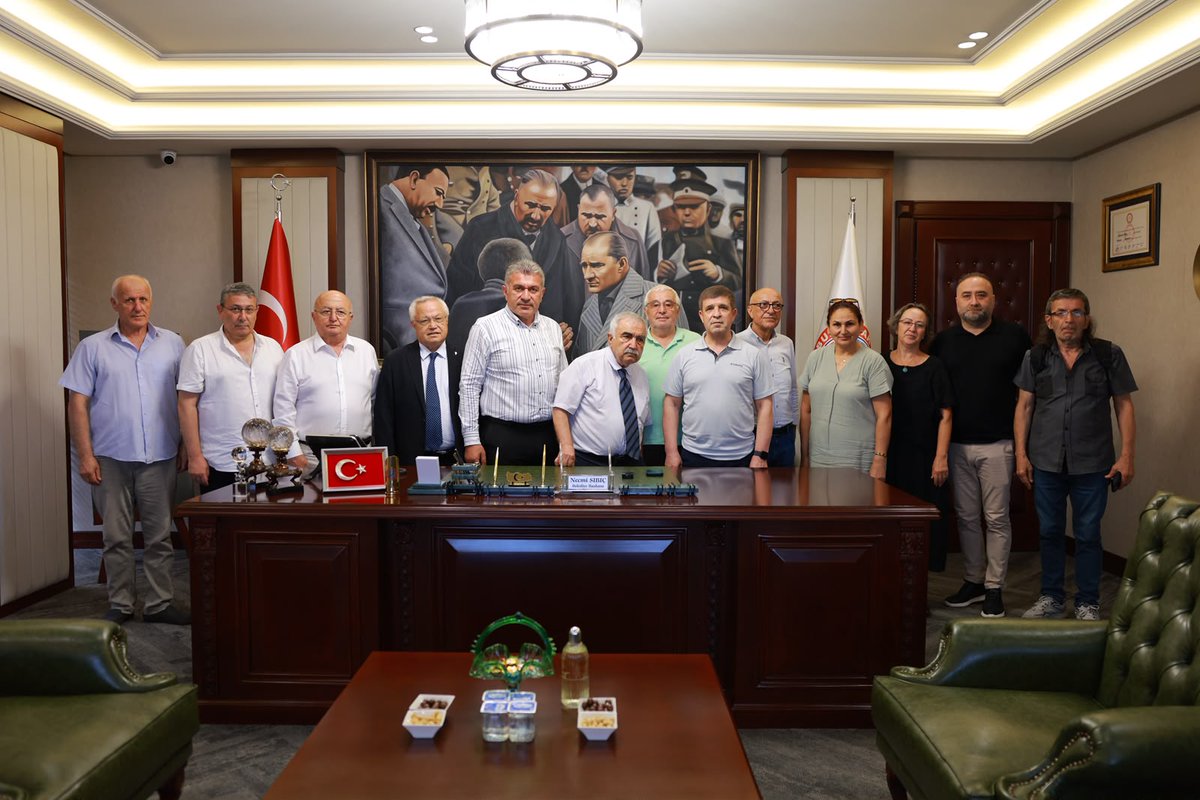 bulancakbel's tweet photo. Atatürkçü Düşünce Derneği Afyonkarahisar Şube Başkanı Veli Cengiz ile Tarihçi Prof. Dr. Ahmet Altıntaş, Giresunlu gönüllü birliklerinin Millî Mücadele’de gösterdiği büyük kahramanlığı anlatmak ve çeşitli ziyaretlerde bulunmak üzere ilimizi ve ilçemizi ziyaret ettiler.

Ziyaret kapsamında Belediye Başkanımız Necmi Sıbıç ile bir araya gelen heyetle, gerçekleştirecekleri program hakkında görüş alışverişinde bulunuldu. Millî Mücadele yıllarında Afyonkarahisar Cephesi’nde kahramanca mücadele eden Giresun Uşakları ile 42. ve 47. Giresun Gönüllü Birliklerinin fedakârlıkları saygı ve minnetle yâd edildi.

Gerçekleştirilen ziyarette Atatürkçü Düşünce Derneği Genel Saymanı Basri Gürsoy, Giresun Kent Konseyi Başkanı Dr. İsmail Cem Feridunoğlu ile Belediye Başkan Yardımcımız Reşat Nuri Özdemir ve Belediye Meclis Üyemiz Şafak Şahin de hazır bulundular.