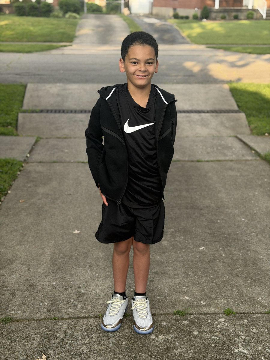 realbrianroy89's tweet photo. First Day of 5th Grade! Last First Day of Elementary! #5thgrade #lebronxxiii @MiamiHEAT @Nike @KingJames https://t.co/3gIJpQEeCh