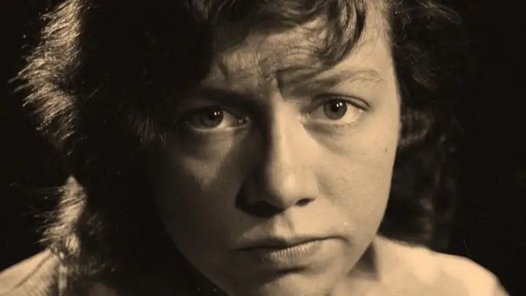 GatitaDisidente's tweet photo. Pizarnik en 1971, sobre el estado actual y lo que hay que hacer:

«El alma sufre sin tregua. El hombre está herido por una desgarradura que tal vez, o seguramente, le ha causado la vida que la dan. ¿Cómo cerrar la herida? ¡Cambiar la vida! (Marx) ¡Cambiar el hombre! (Rimbaud)». https://t.co/7cMymlMYru