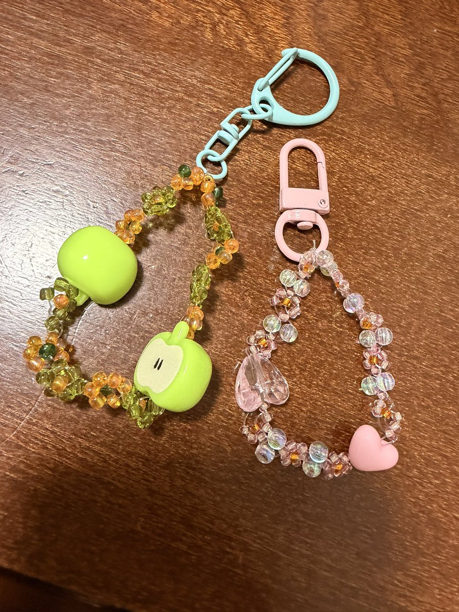 ysmo_momo123's tweet photo. 粗品欲しい方のみいいね、反応
ビーズキーホルダーSHADOWSを作りたいと思います
反応した人だけdm行きます https://t.co/G9mcWLjekF