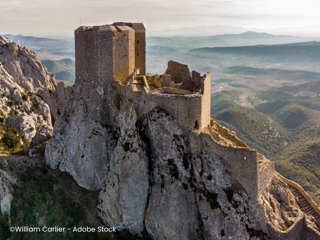 ExploreFranceES's tweet photo. 🇫🇷 ¡Los castillos cátaros de Occitania ya son Patrimonio Mundial de la UNESCO! Un reconocimiento merecido para fortalezas como Carcasona, Peyrepertuse o Quéribus, auténticas joyas medievales entre impresionantes paisajes. 🏰✨

#ExploreFrance 📸© AdobeStock https://t.co/ZnkS3XTtA9