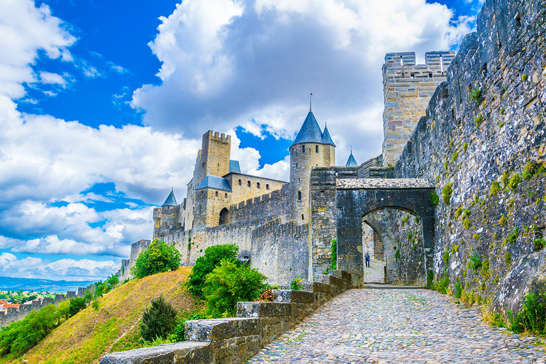 ExploreFranceES's tweet photo. 🇫🇷 ¡Los castillos cátaros de Occitania ya son Patrimonio Mundial de la UNESCO! Un reconocimiento merecido para fortalezas como Carcasona, Peyrepertuse o Quéribus, auténticas joyas medievales entre impresionantes paisajes. 🏰✨

#ExploreFrance 📸© AdobeStock https://t.co/ZnkS3XTtA9