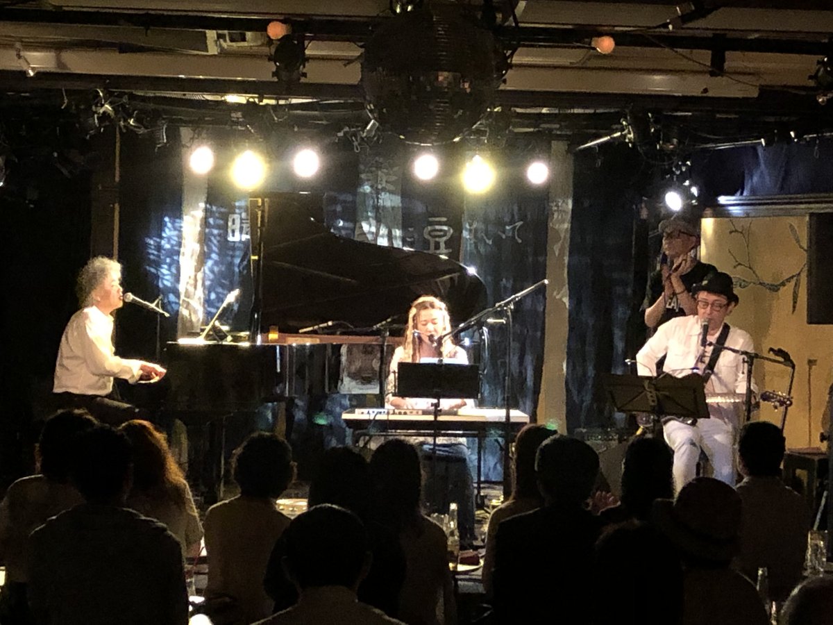 FromBea's tweet photo. 「伊豆種山ウィングス２０２６」８月７日（金）代官山／晴れたら空に豆まいてで開催。午後６時開場／７時開演。出演は伊豆田洋之さん、種ともこさん、山本英美さん、プロデュースと司会はサエキけんぞうさん、トークのゲストに藤本国彦さん。
https://t.co/XlFPJnaKdR https://t.co/Hc5frnjvv7