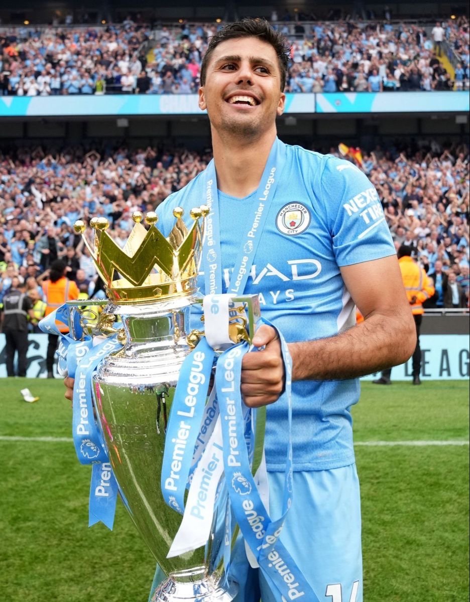 AdriRM33's tweet photo. 🚨 INFO 🚨

El REAL MADRID tras el fichaje de Yan Diomande ahora van con todo a por Rodri.

Rodri es la última pieza que falta en el Real Madrid de José Mourinho.

El REAL MADRID está dispuesto a hacer un esfuerzo mayor para cerrar a Rodri en los próximos días.

VAN CON TODO. https://t.co/onqM4v6Tex