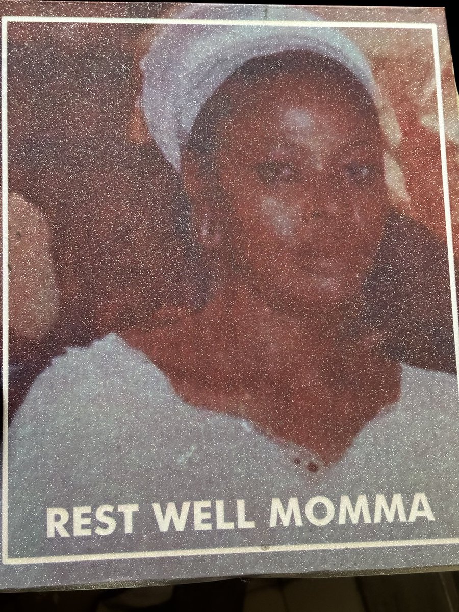 KLASSIQqqqq's tweet photo. #MAAMI #MYMOTHER #mom
Everywhere still good. 😊 https://t.co/rRZYR2fFqO