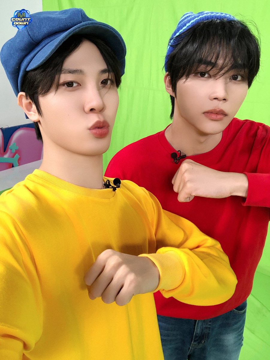 MnetMcountdown's tweet photo. 환트와 욱트 940화 - 유닛 셀카를 찍어요

준비 됐어 욱트?

                                                        당연하지 환트.

#MCOUNTDOWN #엠카운트다운 #먼슬리엠카PICK 
#소정환 #TREASURE #박건욱 #ZEROBASEONE https://t.co/oJkhmCFbgJ