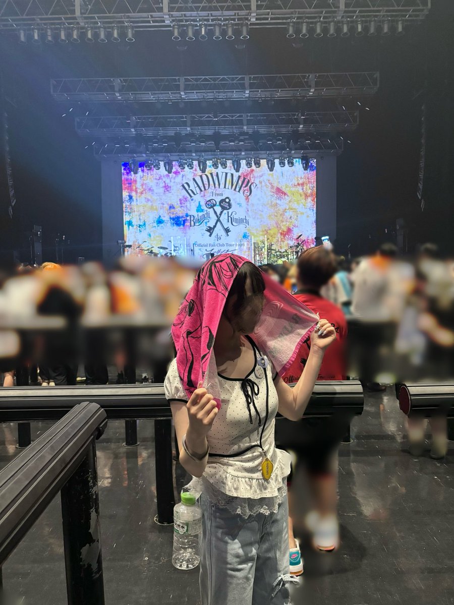 xqri5_'s tweet photo. 🎤RADWIMPS Official Fan Club Tour 2026 “ユーリンチー” in Zepp Osaka Bayside day2⭐️
最初から最後までずーーっと夢みたいな時間だった😭本当に｢地上で唯一出会える神様｣です。次まで生きる！！！ありがとう洋次郎🌹💙 https://t.co/pWOtg8y9EX