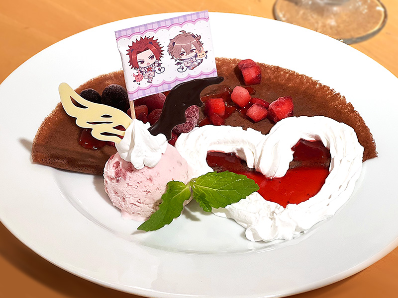 udajyo's tweet photo. ブラコンコラボカフェ大阪会場、明日から開催です！
参加される皆様、暑いので気をつけてご来場ください。

写真は編集さんと東京会場にお邪魔した際に撮ったものです。
まさかの足骨折で前期は諦めたのですが、ご厚意で前期メニューも出していただけて…😭
どれも凝った盛り付けとミニキャラの小物が可愛くて、本当に美味しかったです。
ボリュームもしっかりありますので、お腹空かせてご参加ください！