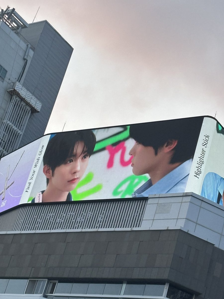 oceansky158's tweet photo. 이거 찍으려고 부산 갔다고해도 과언이 아님
급하게 찍느라 영상으로는 못 담았지만 예쁜 광고 눈으로 많이 담았으니까 만족😁
역시 하이라이터는 오프라 하이라이터가 최고💕 https://t.co/uCl1dJVwGA