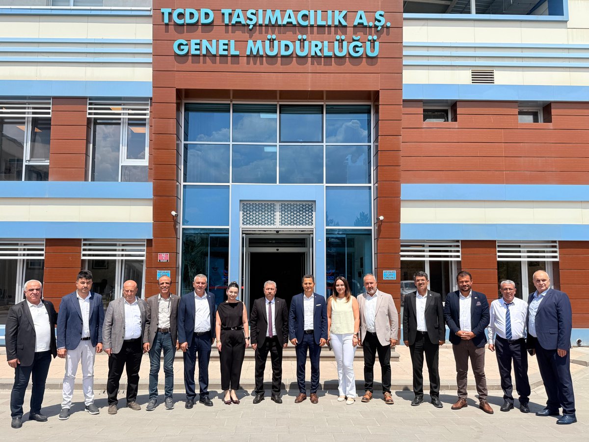 UCMSGenelMerkez's tweet photo. 📍 TCDD Taşımacılık A.Ş.
🤝 Hayırlı Olsun Ziyareti

Genel Başkanımız Dr. Kenan Çalışkan, Genel Başkan Yardımcılarımız Ayhan Yıldız, Zafer Karadağ ve Süleyman Özbey, Genel Merkez Disiplin Kurulu Üyemiz Cem Sultan Al, Eskişehir Şube Başkanımız Erdoğan Yağdıran, Kayseri Şube Başkanımız Abdullah Saygı ve yönetim kurulu üyeleri ile birlikte TCDD Taşımacılık A.Ş. Yük Dairesi Başkan Yardımcılığı görevine atanan eski Genel Başkan Yardımcımız İbrahim Uslu’yu ziyaret ederek hayırlı olsun dileklerini ilettiler.

Sayın İbrahim Uslu’ya yeni görevinde muvaffakiyetler diliyor, nazik ev sahipliği dolayısıyla teşekkür ediyoruz.