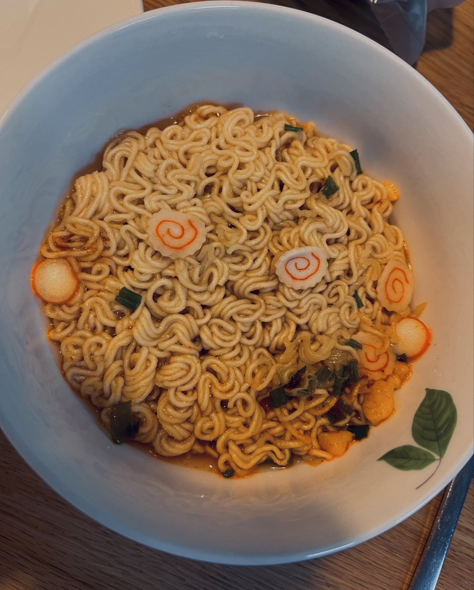 fo_w121's tweet photo. 맛있겠죠?부럽됴?그렇다 해요..ㅠ (｡•́︿•̀｡) 
(내 라면이 배 속에서 듣고 있으니까 이쁜 말해줘요..ㅋ) https://t.co/3ZV0KYWhRr