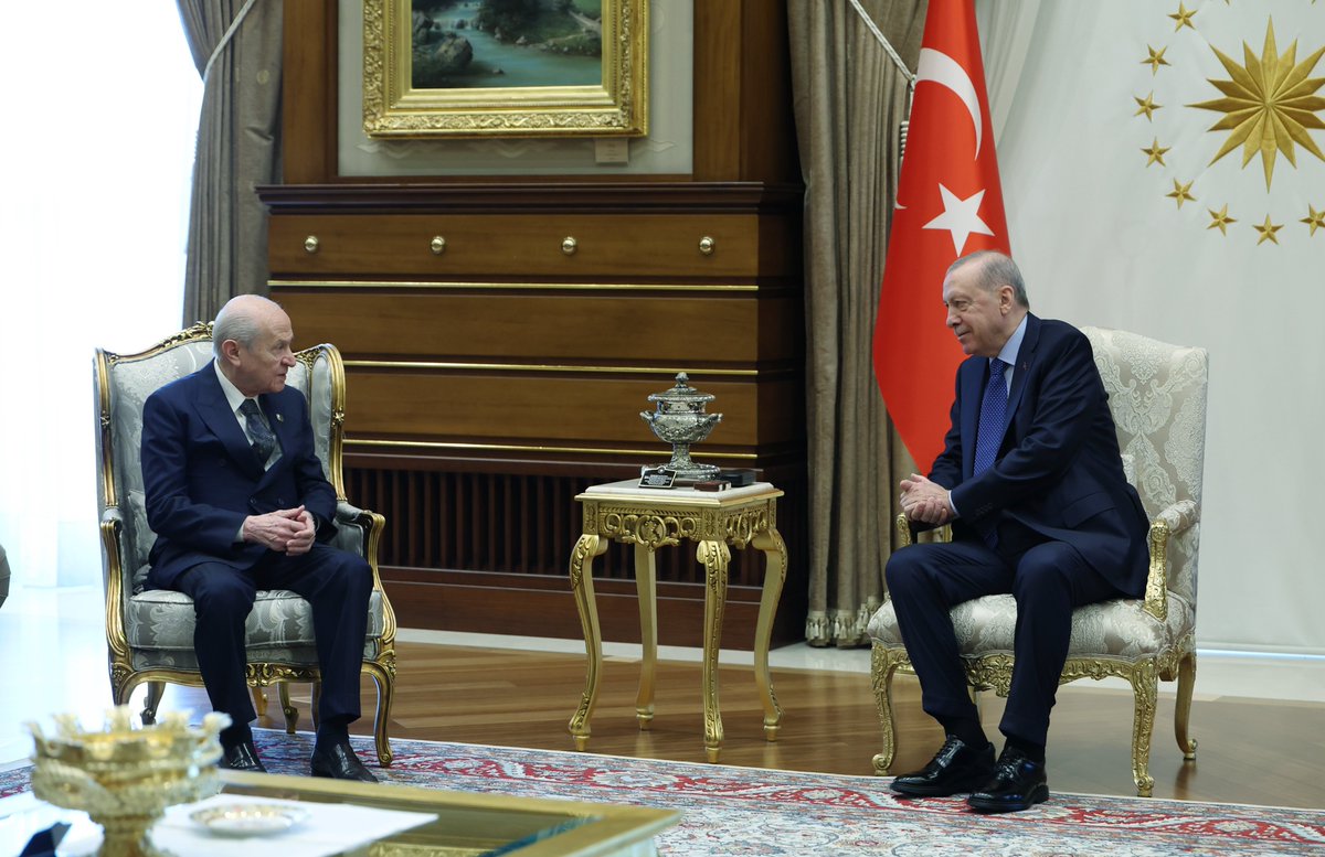 mhp_sisli's tweet photo. Genel Başkanımız Sayın Devlet BAHÇELİ, Cumhurbaşkanımız Sayın Recep Tayyip ERDOĞAN ile Cumhurbaşkanlığı Külliyesinde bir araya geldi. https://t.co/p9QK55uuXX