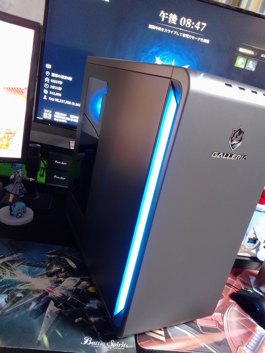 mine_layer00's tweet photo. 帰ってきたらPC届いてた🎁
FF14推奨PC！クリスタルコンフリクトの大会記念モデルらしい！光る！✨️ https://t.co/sX1BBp2sDH