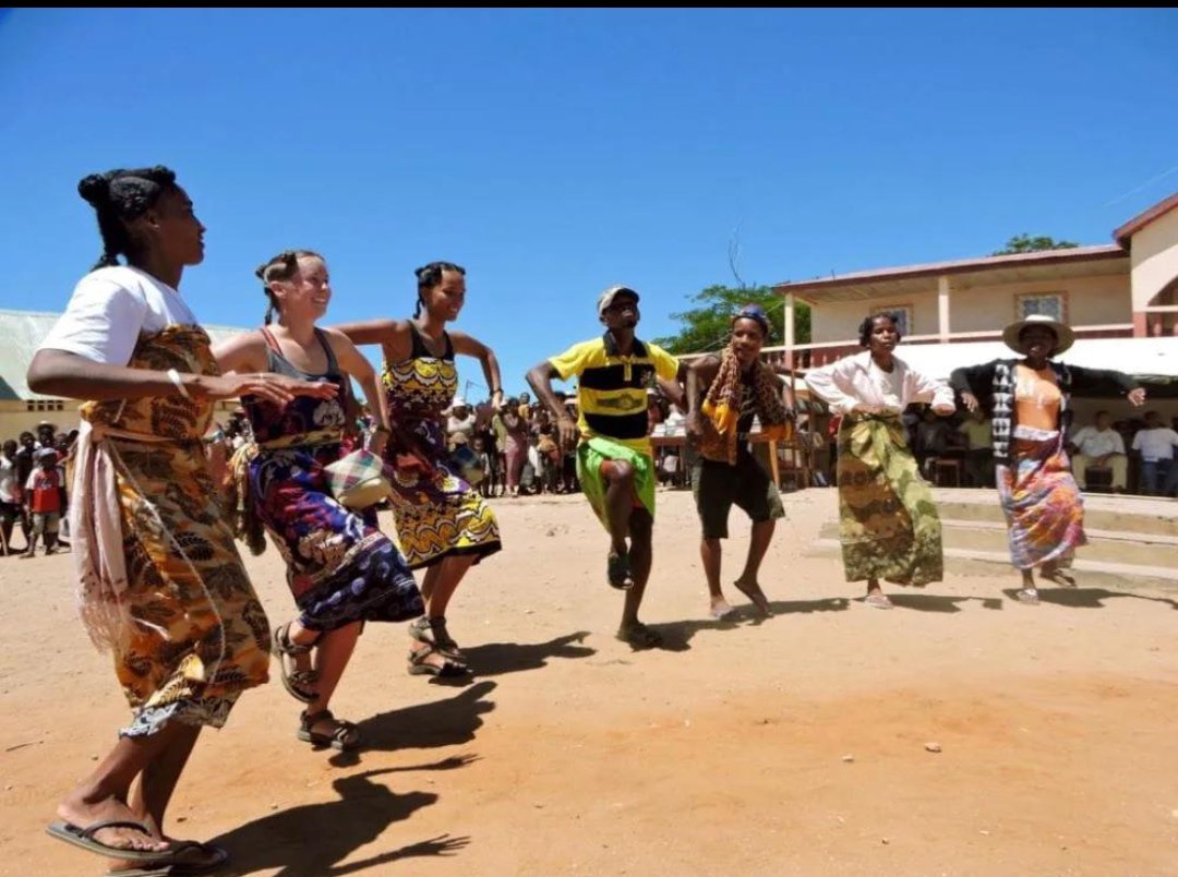 Madagascar24now's tweet photo. One of the country's most iconic traditional performances is Afindrafindrao a dance often performed at weddings, celebrations, and national events.
For many Malagasy people, it's more than a dance; it's a symbol of unity and joy.
#Madagascar #Africa #Travel https://t.co/JpNSjsMUyy