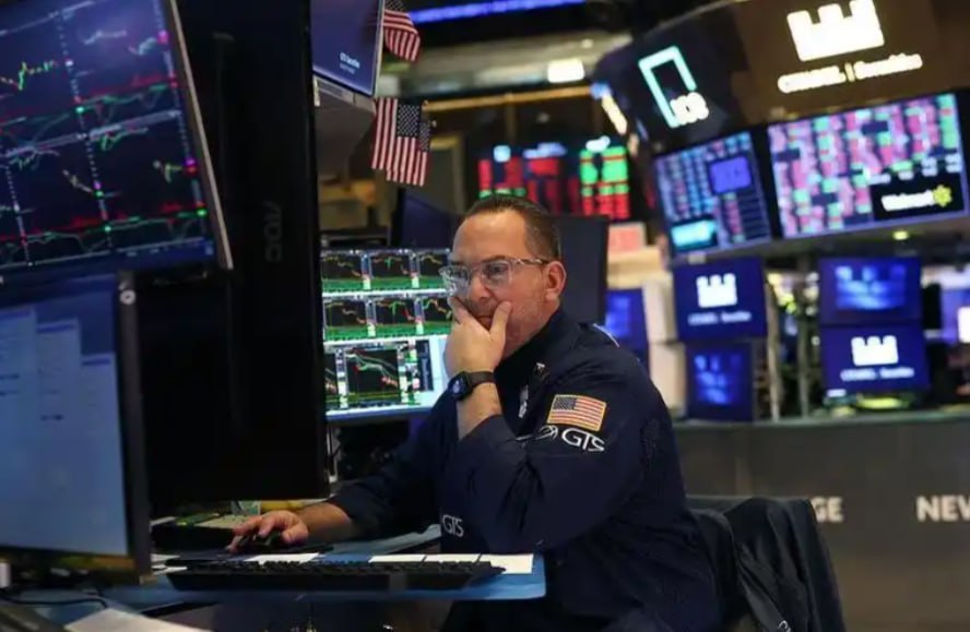 TraderGuru69's tweet photo. After a sharp decline, the Philadelphia Semiconductor Index has reached a key support zone. Last Friday, the index touched its first major stabilization range between 489 and 532 points. https://t.co/MSt4Fikk6r