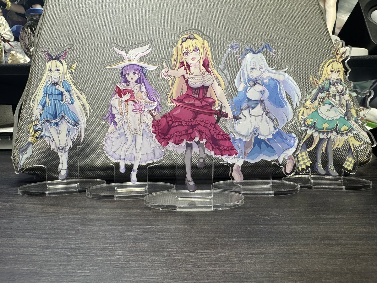 Aki121102's tweet photo. アクスタ届きました！！
破壊者アリスは他アリスと比べるとサイズ感ちょっとミスったけど出来栄えは大満足なので別にいいですよね…？ https://t.co/Ko3FYacmnq