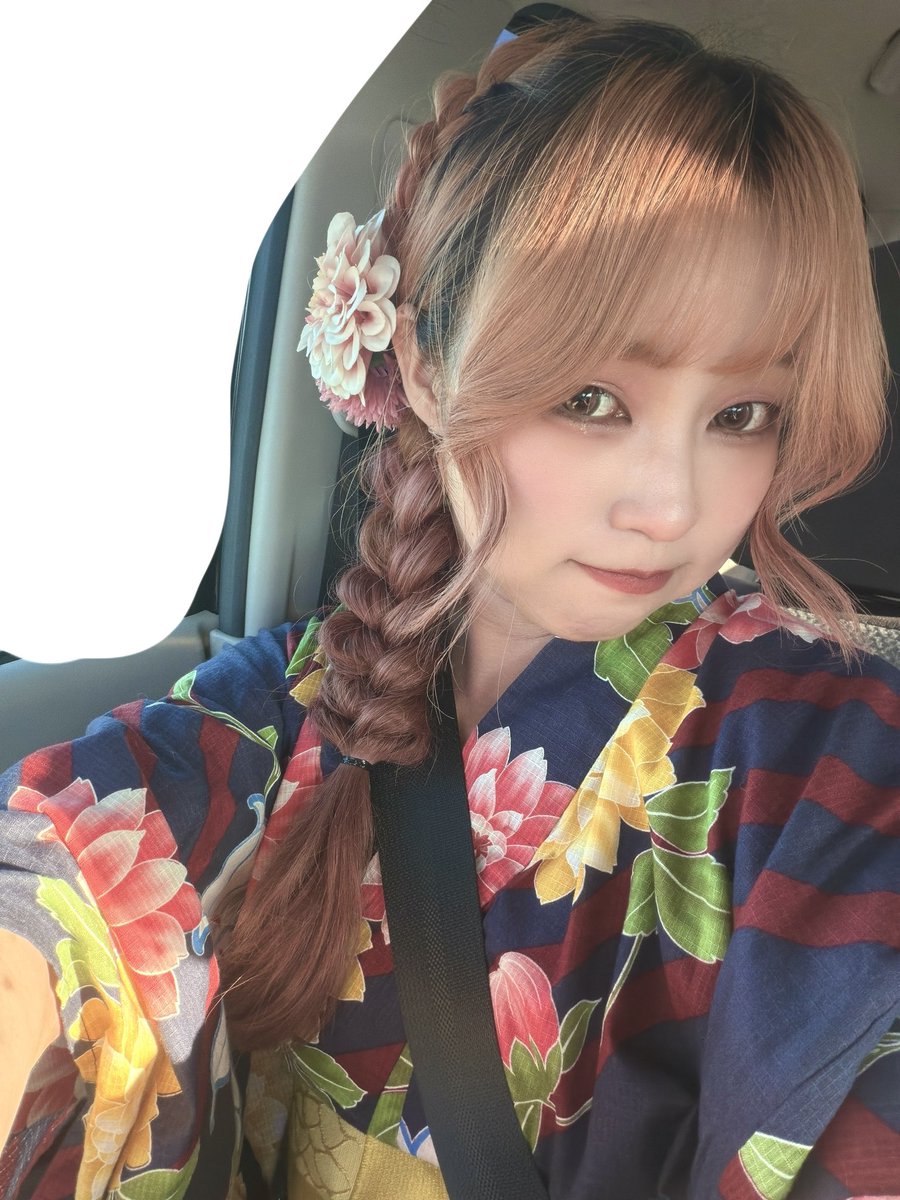 miiiichan__3's tweet photo. 浴衣で髪アップじゃないのたぶん初めて👘 https://t.co/K8Vtaf53tX
