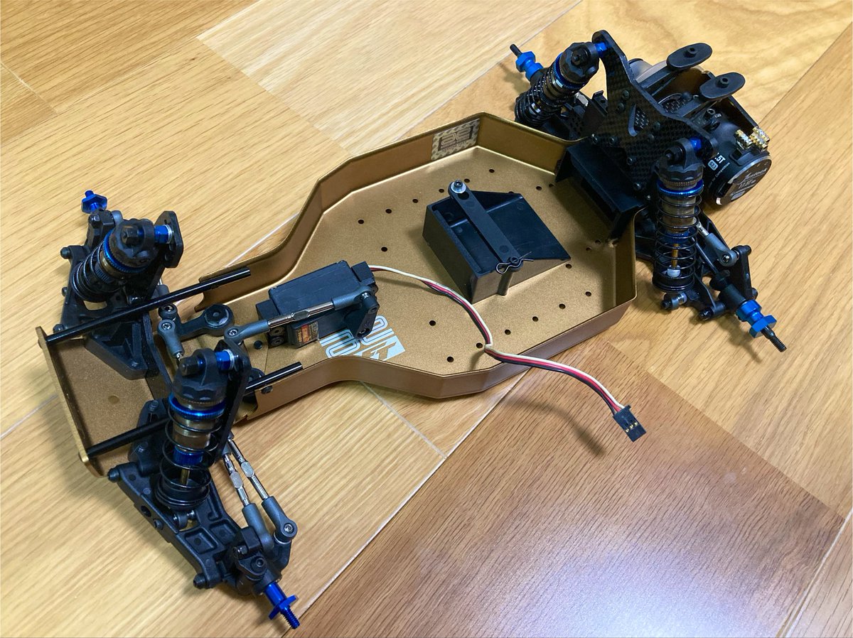 komomo9483's tweet photo. あと少しー
紆余曲折しかない笑
後はメカ積み、アライメント調整、ボディ塗装で終わりー!
タイヤはもしかしたらホールショットぶっ込むかも🤩
#RC10FT
#ASSOCIATED
#アソシ
#バギー https://t.co/JVlJskzm4f