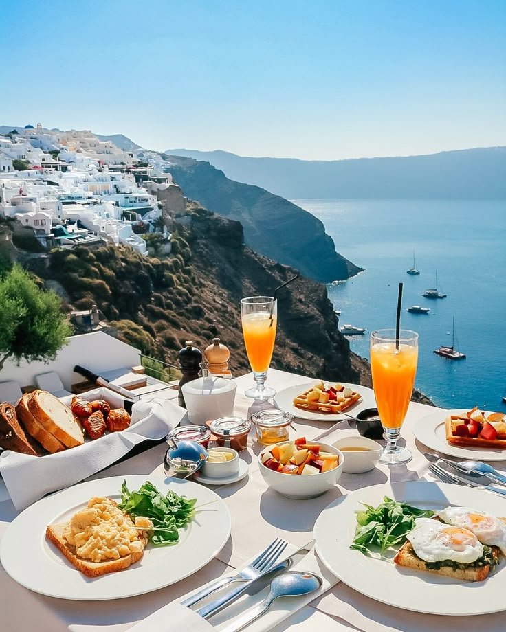 _travel__vibes's tweet photo. Breakfast in Greece 🇬🇷 🥞🍳 https://t.co/lztIY21FZS