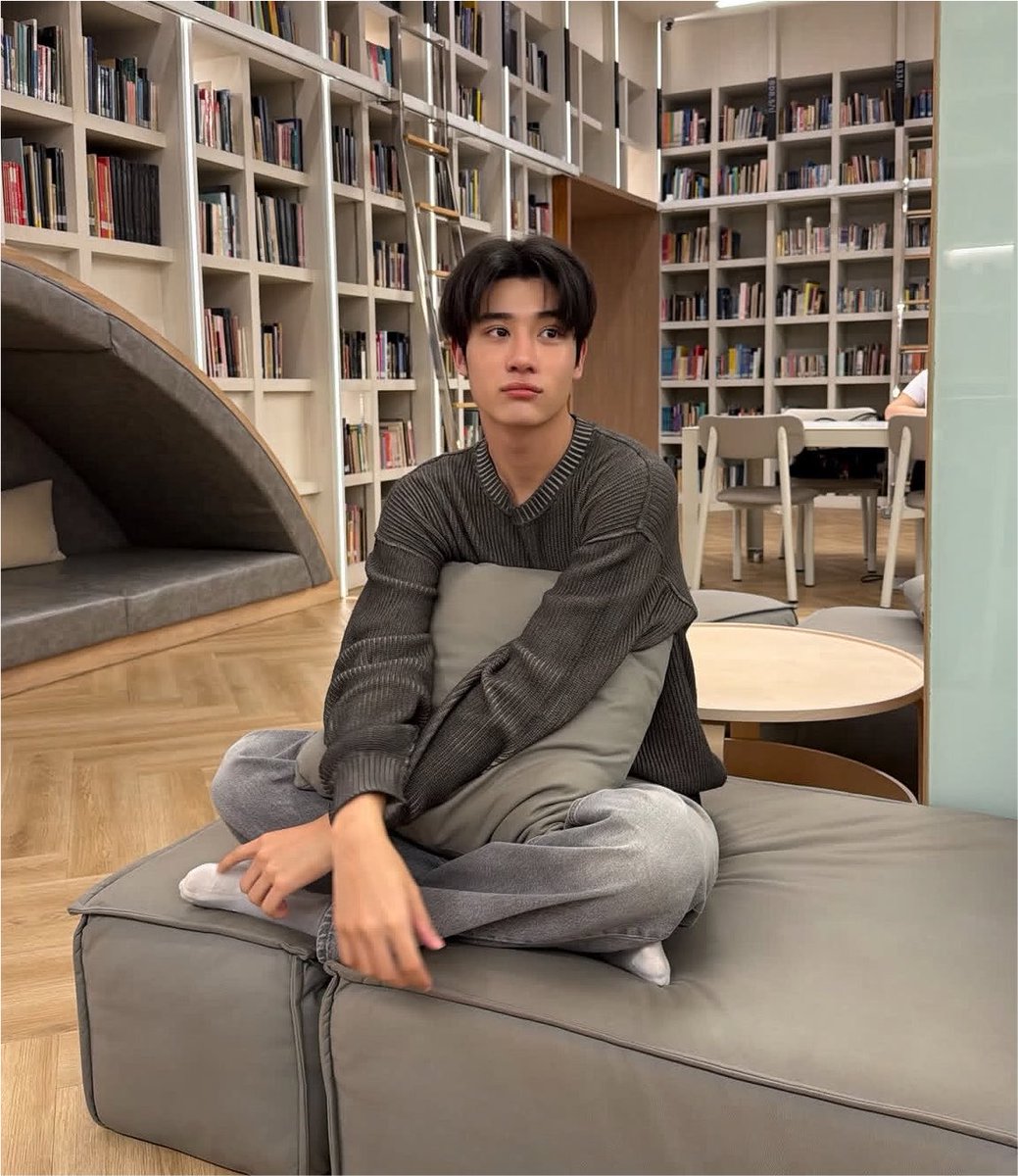 ni_pxnx's tweet photo. พี่ไปทำงานก่อนนะ               แล้วพี่จะมารับนุกี่โมง https://t.co/dRMGpjeUCQ