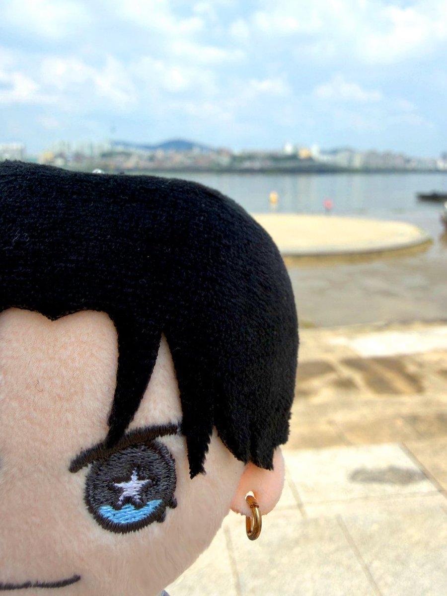 liveland_'s tweet photo. ○○ ○○がまさかの漢江でバスキング⁉️
Wait, ??? is busking at the Hangang River⁉️ https://t.co/vRxRcup1lu