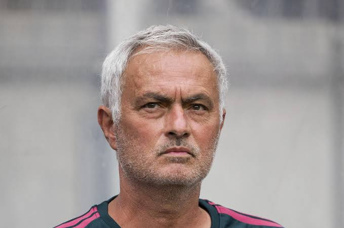 MadridSports_'s tweet photo. 😡 MOURINHO cree que no fichar a Rodri ES UN ERROR

El portugués cree que era el perfil ideal para la plantilla y cree que se agrava el fallo dejándolo ir al rival directo: EL BARÇA.

@Radioestadio https://t.co/WV2tzuci16