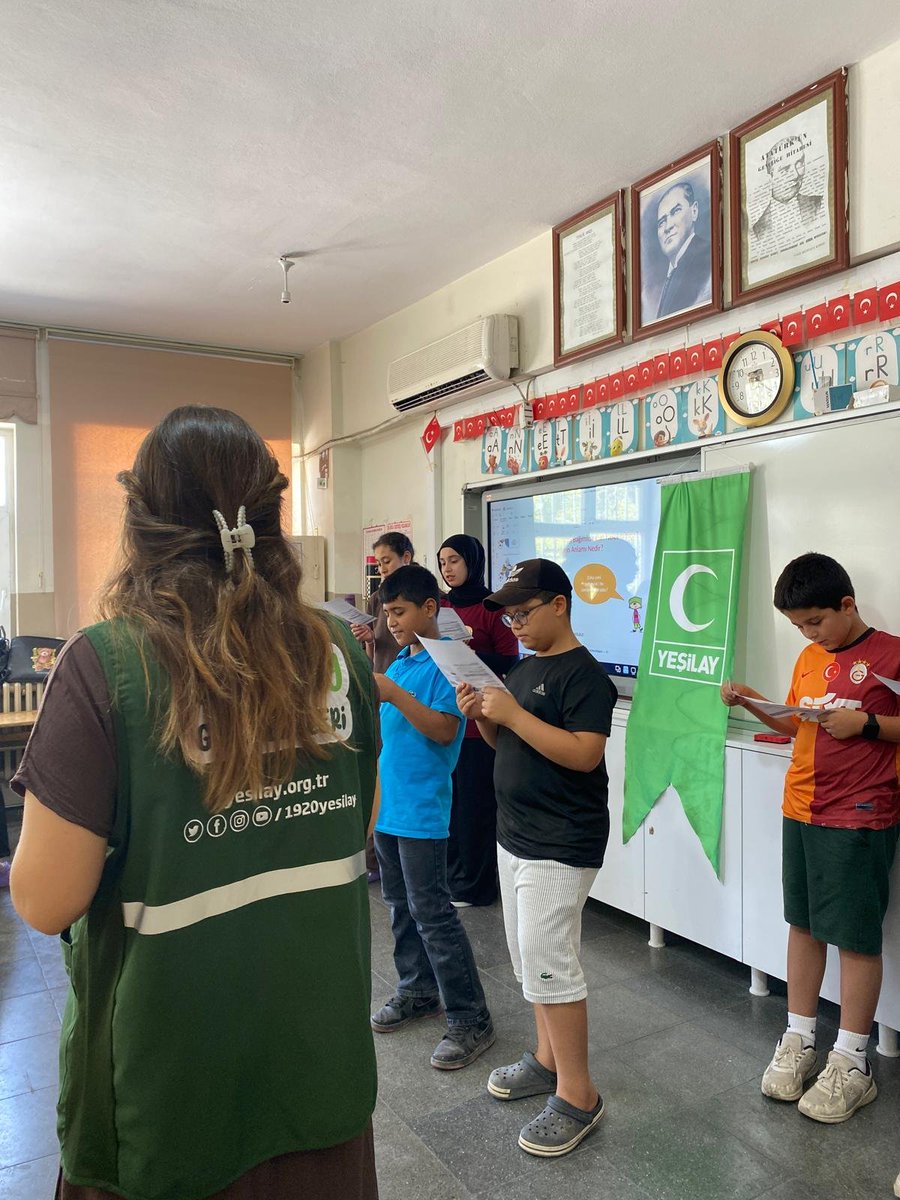 YesilayUrfa's tweet photo. Uygulayıcımız tarafından Karaköprü Mete Has İlkokulu ve Karaköprü Türk Telekom Ortaokulunda düzenlenen kurslarda minik gönüllülerimize Teknoloji Bağımlılığı eğitimi verildi. Karaköprü ilçe temsilcimiz Müslüm Bey Yeşilay tanıtımı yaptı.
@1920yesilay 
@mehmetDinc1920 
@hasansildak 
@Aziz_Ciftci63