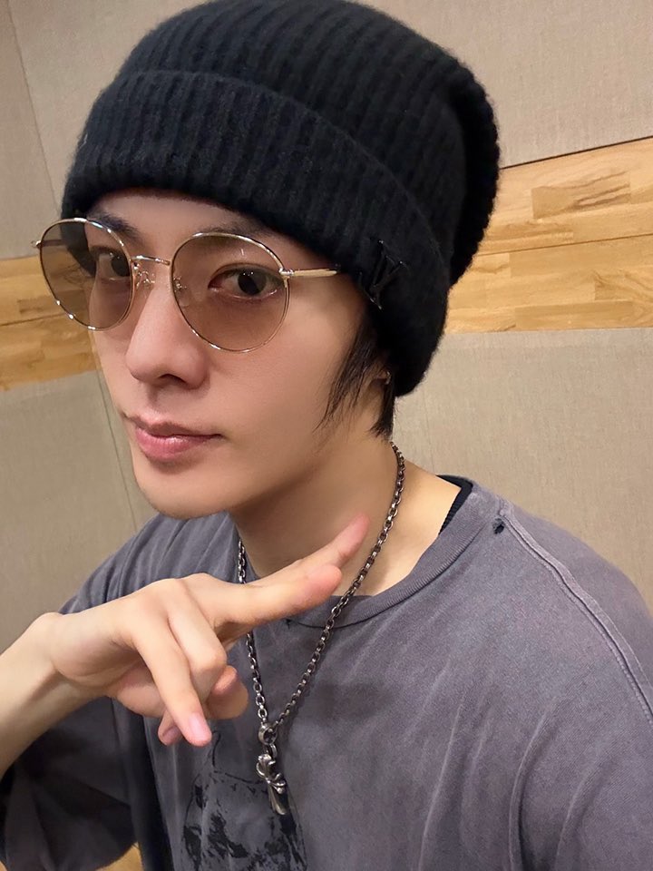 Snow127140's tweet photo. 襟足ないー！知ってても新鮮
#YUTAatHome https://t.co/i4ApspH86g