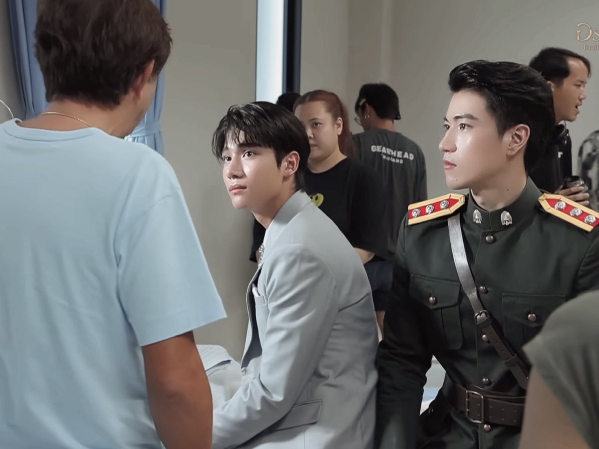 bumpkinscotch's tweet photo. จริง ๆ ซ���นนี้ในซีรีส์ที่ทินกรมาขอโทษนวลในห้องพยาบาลก้มีแค่สองคนนิ ส่วนภพธีร์แอบได้ยินอยู่ข้างนอกด้วยซ้ำ แต่ทำไมเบื้องหลังมีม๋าใหย่สีเขวมานั่งบนเตียงแบบนี้ล่ะ ❔🐶

; #อรุณรุ่ง ( #InnOngsa #อินองศา ) ♡ https://t.co/Be544OZEvj