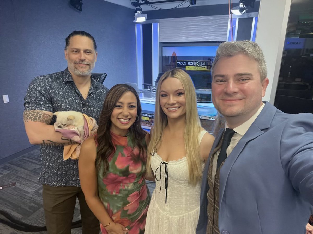 DaisyJadeTV's tweet photo. @JoeManganiello and Caitlin O'Connor were scheduled to be guests on @PGHTodayLive ... And I was so excited to finally meet their adorable four-legged superstar pup, Bubbles! ⭐🐾 Thanks for spending part of your day with us! https://t.co/jDv59RkkZZ