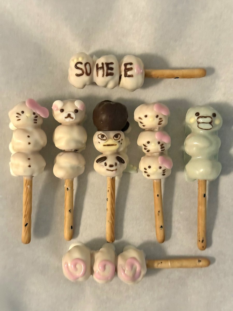 ilovsoehee's tweet photo. 또토리 빼빼로 만둠..// https://t.co/XEKB4yCo5m