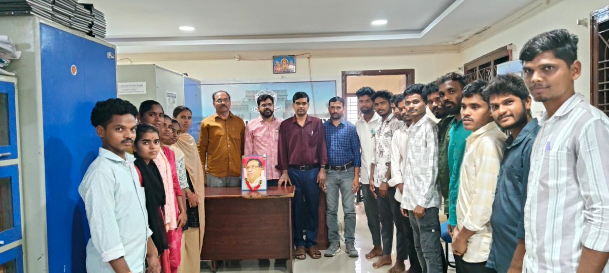 YATAPRAVEEN's tweet photo. Our OU PG College proudly commemorated the 92nd birth anniversary of Prof. K. Jayashankar.  his lifelong dedication to Tepangana, Faculty, students, and staff paid heartfelt tributes to his invaluable contributions.
#ProfJayashankar #Telangana #OUPGCollege https://t.co/9FFA0FmxMt