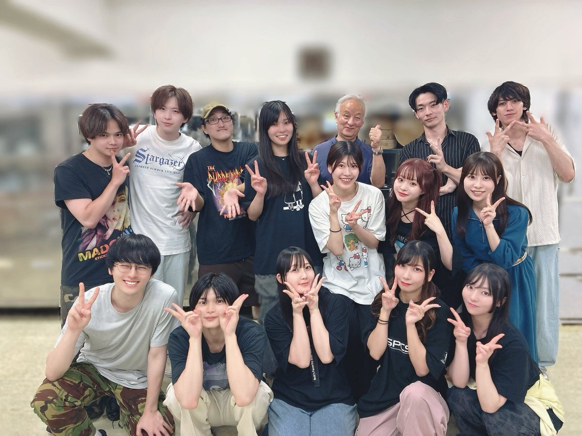 Fuko3335's tweet photo. #舞台短夜　全員集合しました〜！！やった〜！！！

この物語、なんか明るくていい子たちが多くてホッとします。そのぶん天使たちは異質な存在だから、ハッとなります。

日常と非日常の間にある物語という感じがしています。
どうか皆さまに届きますように。໒꒱

https://t.co/K2QHHtp29b
↑ご予約↑ https://t.co/nroai2S5Pu