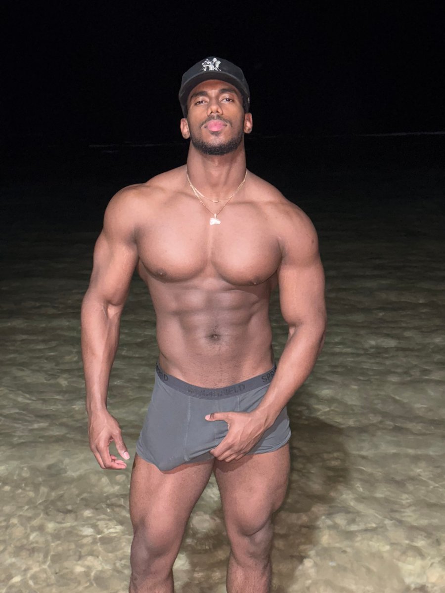 Javi00210's tweet photo. open the comments and see what kind of trouble i got waiting for u 😈 https://t.co/hBCMizsRFM