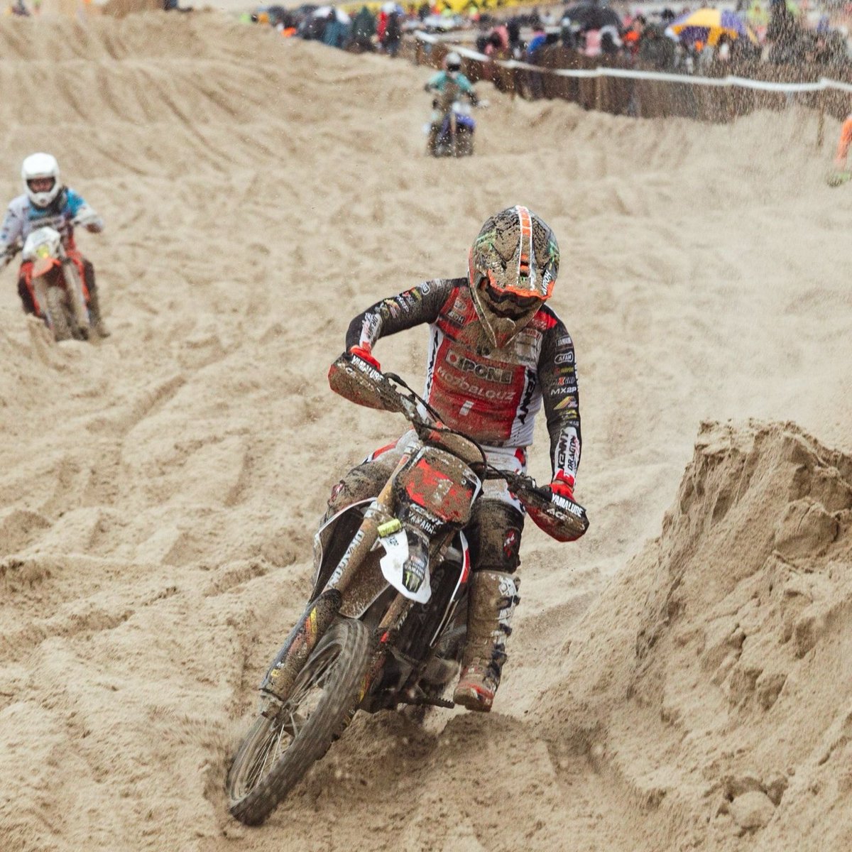 FuelUniverseTV's tweet photo. El FIM Sand Races tiene sus citas para la temporada 2026-2027
LINK ➡️ ||| https://t.co/NwlH72UIIO |||
#FIM #SandRaces #GatoMotos #FuelUniverse https://t.co/PrIWuJn2uc