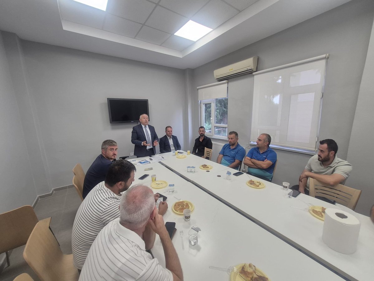 SuatEsmer2's tweet photo. Kanuni Telekom Araklı işletme Amirliği çalışanları ile birlikteydik.Telekomda yaşanan güncel konular ve imzalanan 16.dönem TİS ile alakalı bilgiler paylaştık. https://t.co/yVDnFvQ5Z7