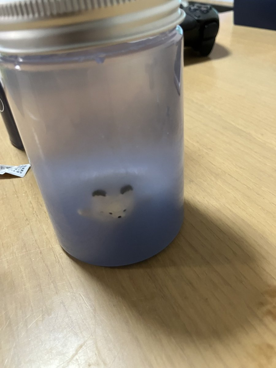 omenhim's tweet photo. 洗濯と掃除して寝るつもりだったけど今日届く予定のAmazonがまだ届かないのでもう寝たい https://t.co/DfjbXyyzu8