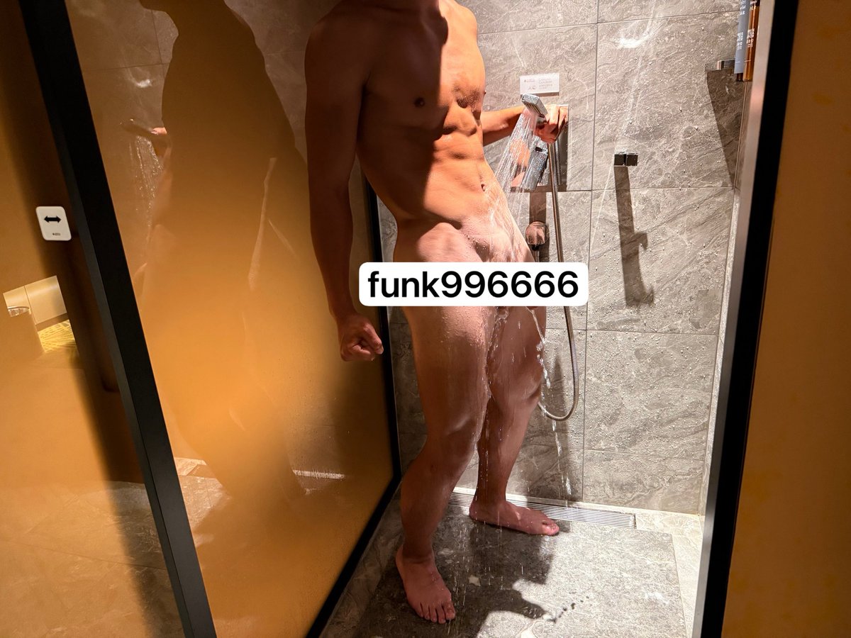 funk996666's tweet photo. 有一天你发现默默喜欢的直男运动员，私底下也是玩具一条会作何感想。是梦碎了还是也想玩到他。 https://t.co/ScUw2SLCYd