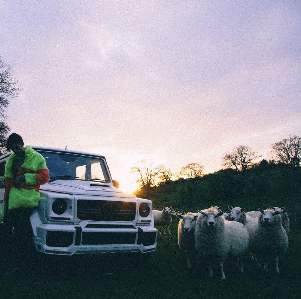 RubysNephew's tweet photo. Lil Peep - “Benz Truck Pt. 2”
RELEASING @ MIDNIGHT IN YOUR TIMEZONE https://t.co/iPIEEerOKn
