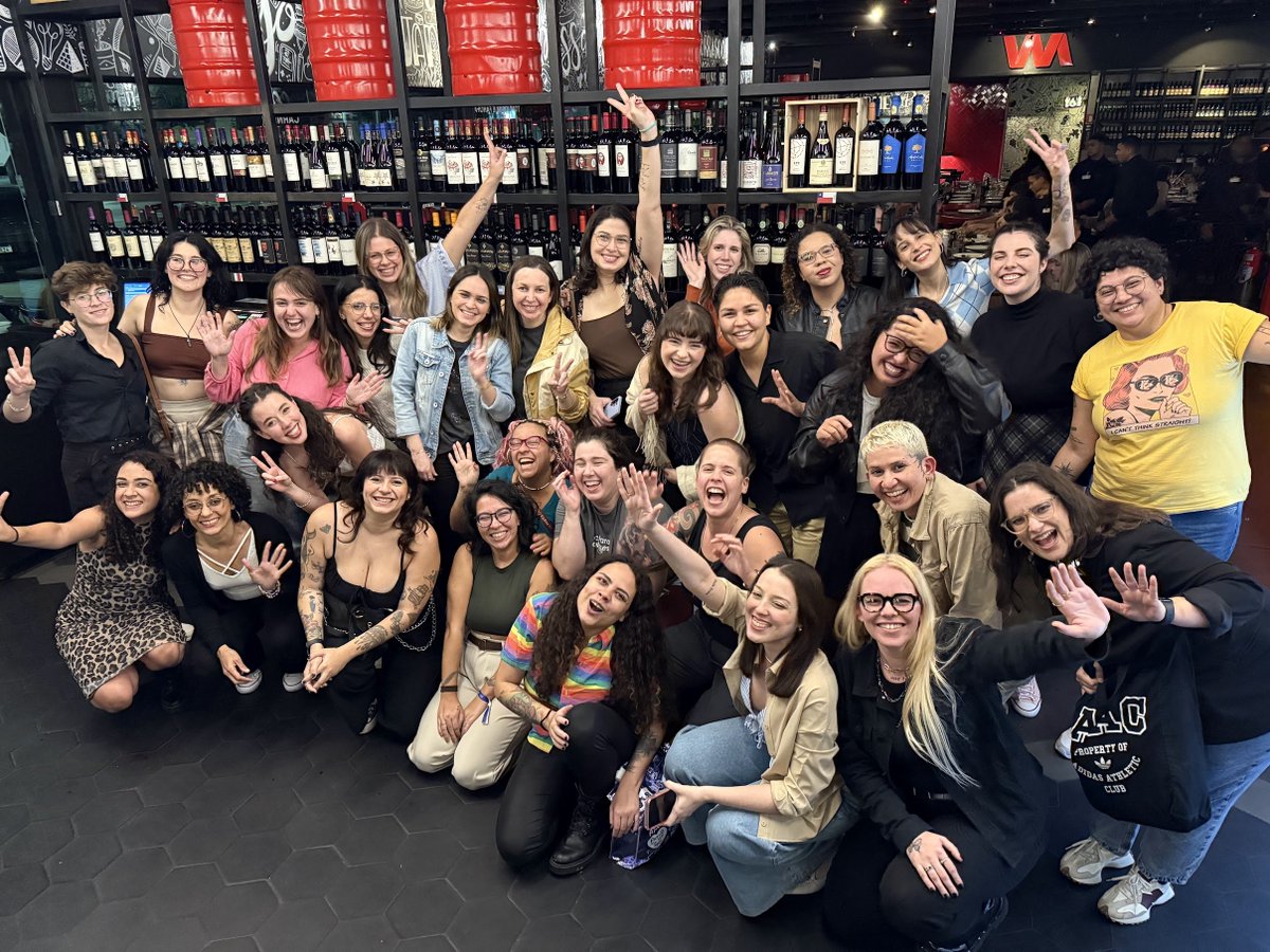 lendosaficos's tweet photo. O grupo da Bienal de São Paulo foi criado!

O intuito é combinar encontros, avisar onde terá brindes limitados &amp; outras coisitas 💖 Tô muito ansiosa pra vocês verem os brindes desse ano!

🔗 https://t.co/QJuCcwAxS9 https://t.co/M3DZR61q0G