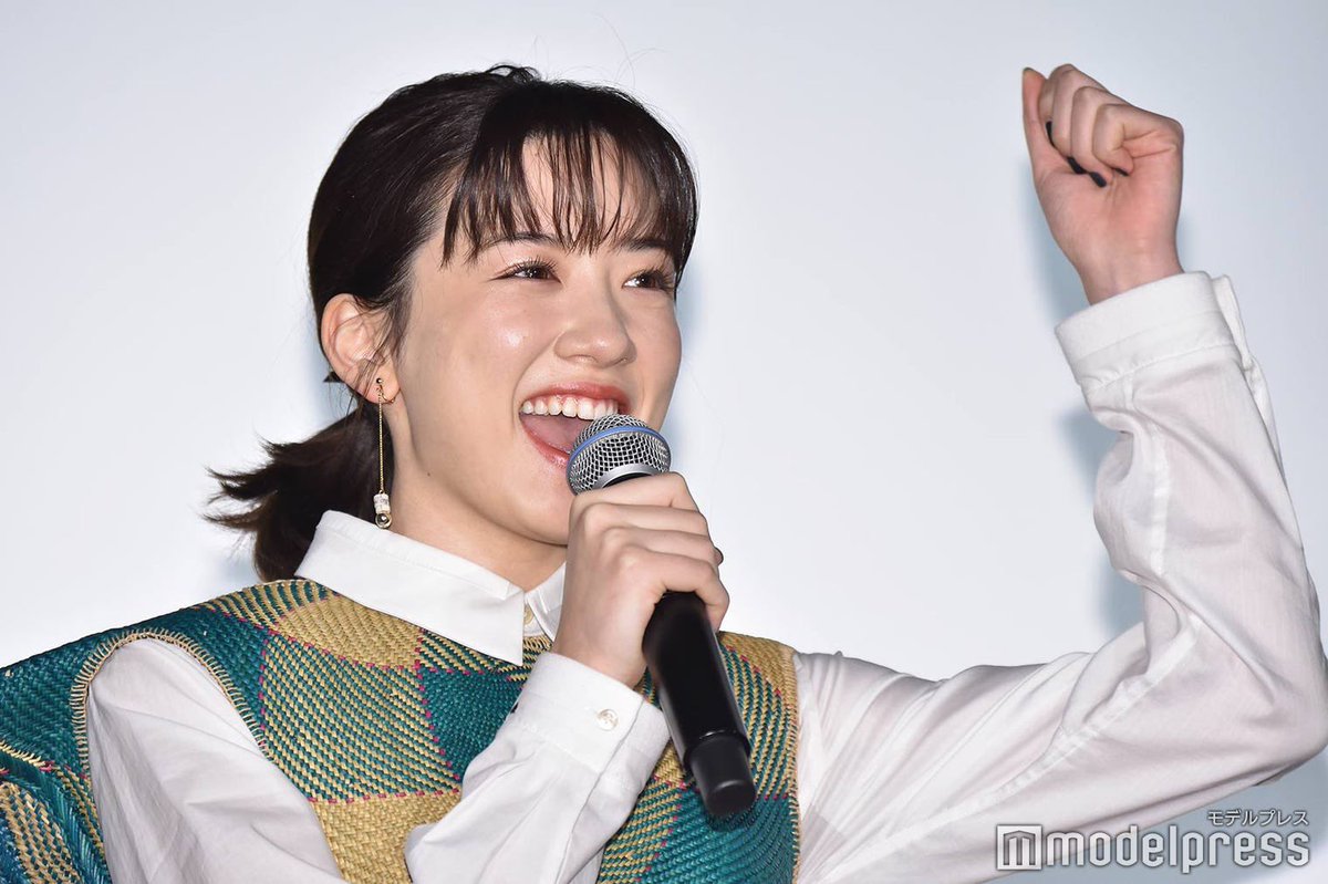 Wakifen's tweet photo. 永野芽郁、映画の上映会で緊張し白シャツにしっかり脇汗染みができてしまう💦 https://t.co/dXiEwPcFrI