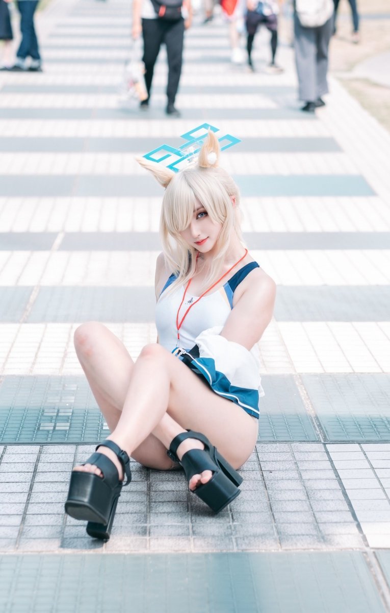 pezant_tao's tweet photo. ブルーアーカイブ/尾刃カンナ

カンナが現実世界にいる世界線っっ……
雰囲気ありすぎるお写真！！

今日は人として大好きな会社の先輩たちとご飯でした🍚楽しかった✌🏻
#コスサミ https://t.co/oTe4mLXSlQ