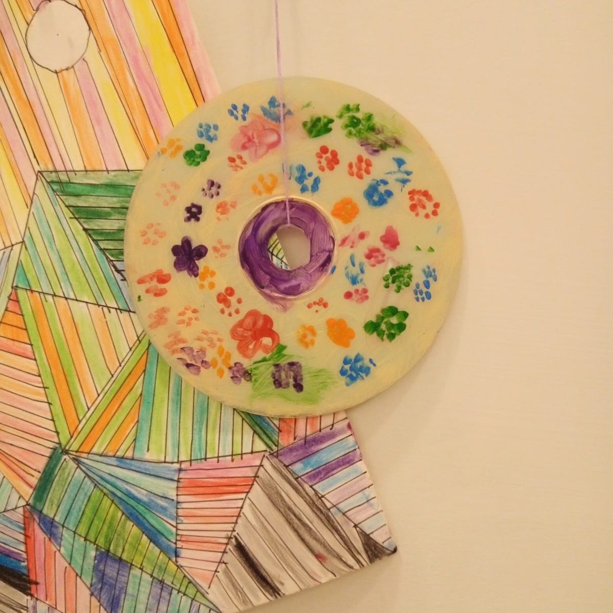 _Cold_bl00ded's tweet photo. @AbsolutChaiSnob my girls make art and suncatchers with'em.. https://t.co/ebTiZ27kQ9