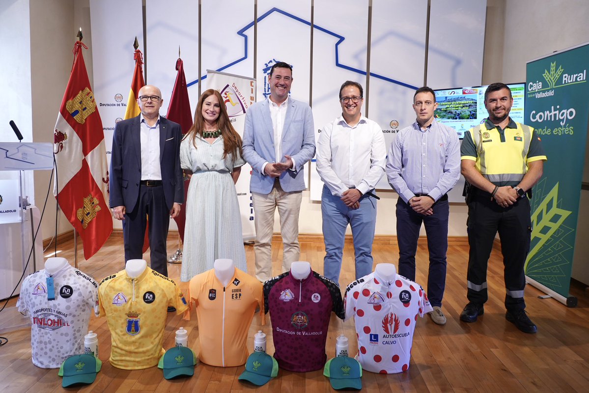 Dip_Va's tweet photo. 🚴 El diputado @javiglezvega y la diputada @Yolanda_Burgoa, junto a representantes del Club Deportivo Pucela y del Ayuntamiento de Peñafiel, han presentado el XVI Trofeo Ayuntamiento de Peñafiel.

🏆 La prueba, puntuable para la Copa de España Junior de Ruta, reunirá a 180 corredores y volverá a situar a Peñafiel como referente del ciclismo base nacional.

🔗 https://t.co/fqa3kQ1Gfu