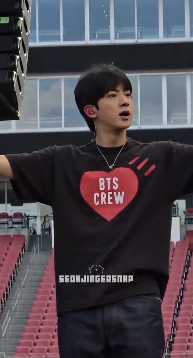 yokow17's tweet photo. Today’s JIN ❤️
今日も可愛かったね😍
#방탄소년단진 #BTSJIN
#BTS_WORLDTOUR_ARIRANG_FOXBOROUGH
#sound_check
#ぬい服ハンドメイド https://t.co/EsC29QihRb