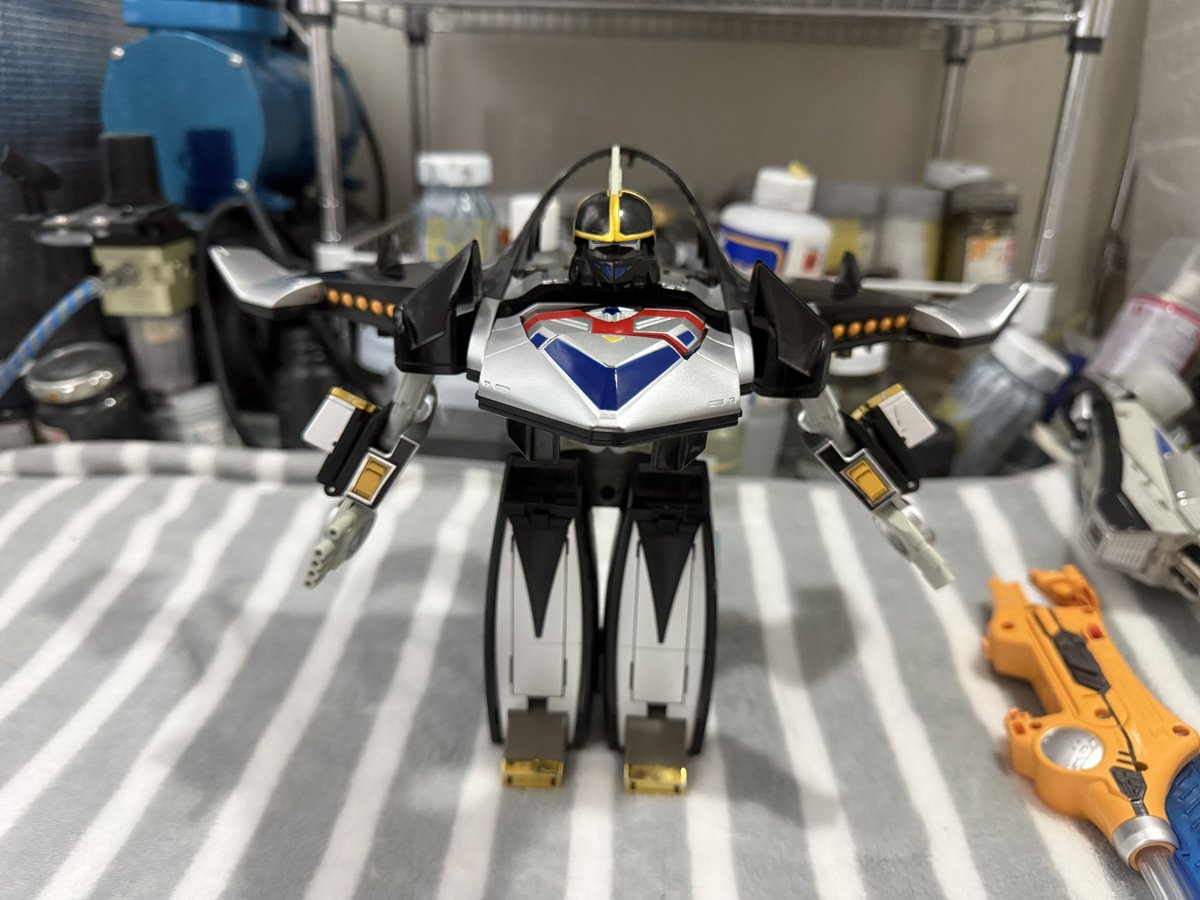 hakozumi's tweet photo. タイムジェットにタイムロボα・β

タイムシャドウ

遊び方忘れちゃった https://t.co/XxVqszfJtq