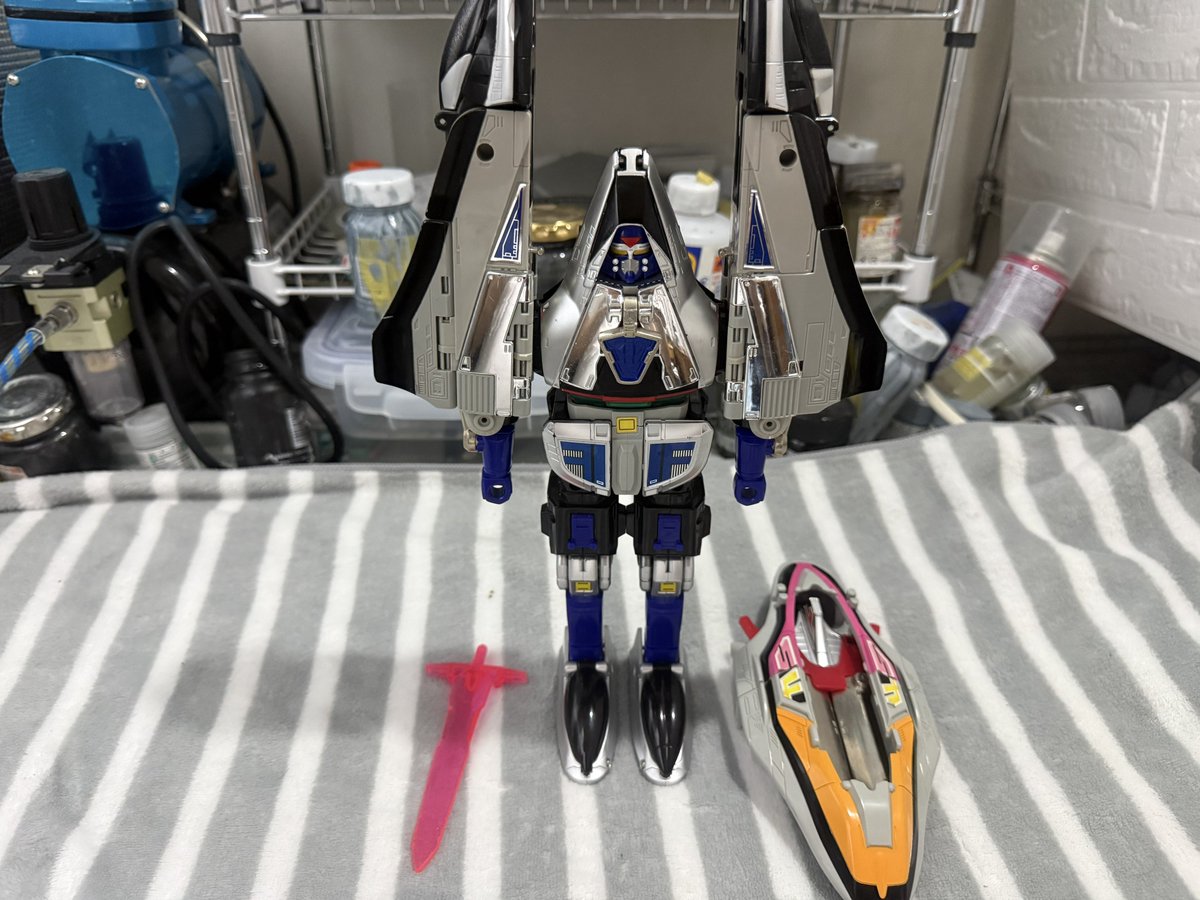 hakozumi's tweet photo. タイムジェットにタイムロボα・β

タイムシャドウ

遊び方忘れちゃった https://t.co/XxVqszfJtq