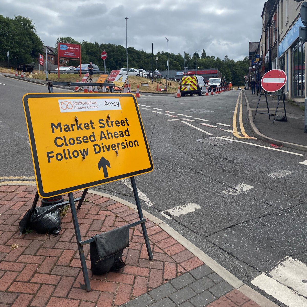 NewsNBC's tweet photo. 🚧 King Street improvements are taking shape in Kidsgrove.

Work is creating a safer, more welcoming town centre with new planting, wider steps, improved parking and a safer traffic system.

Businesses remain open as usual. The scheme is part of the £16.9m Kidsgrove Town Deal. https://t.co/Cw3YY8cHh9