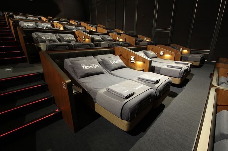 hanniesaurs's tweet photo. no wonder Dino fell asleep watching the movie 😭 https://t.co/CcxRSDxa52
